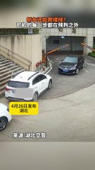 神操作！小汽車直接上樓梯。The car goes straight up the stairs.