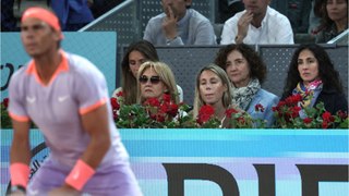 GALA VIDEO - Rafael Nadal entouré des femmes de sa vie : sa femme, sa mère et sa soeur le soutiennent en tribunes !
