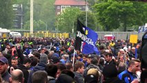 Inter, festa scudetto: i tifosi nerazzurri all'ingresso di San Siro