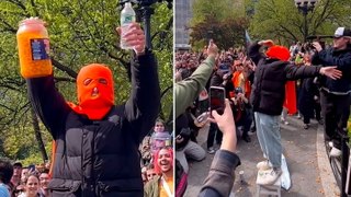 Hundreds gather in New York to witness man eat entire jar of cheese balls