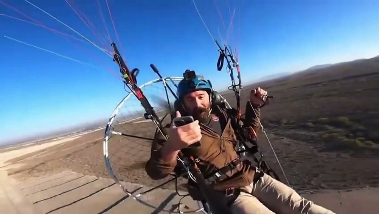 Explosion d'adrénaline : Youtubeur en Paramoteur Victime d'un Crash Terrifiant !