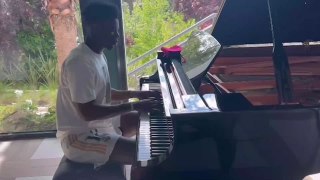 Tchouameni vuelve a arrasar en Instagram tocando el piano