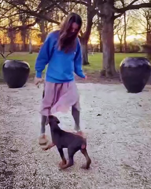 Le couple partage souvent des vidéos de leur vie à la campagneNatasha Andrews, Instagram