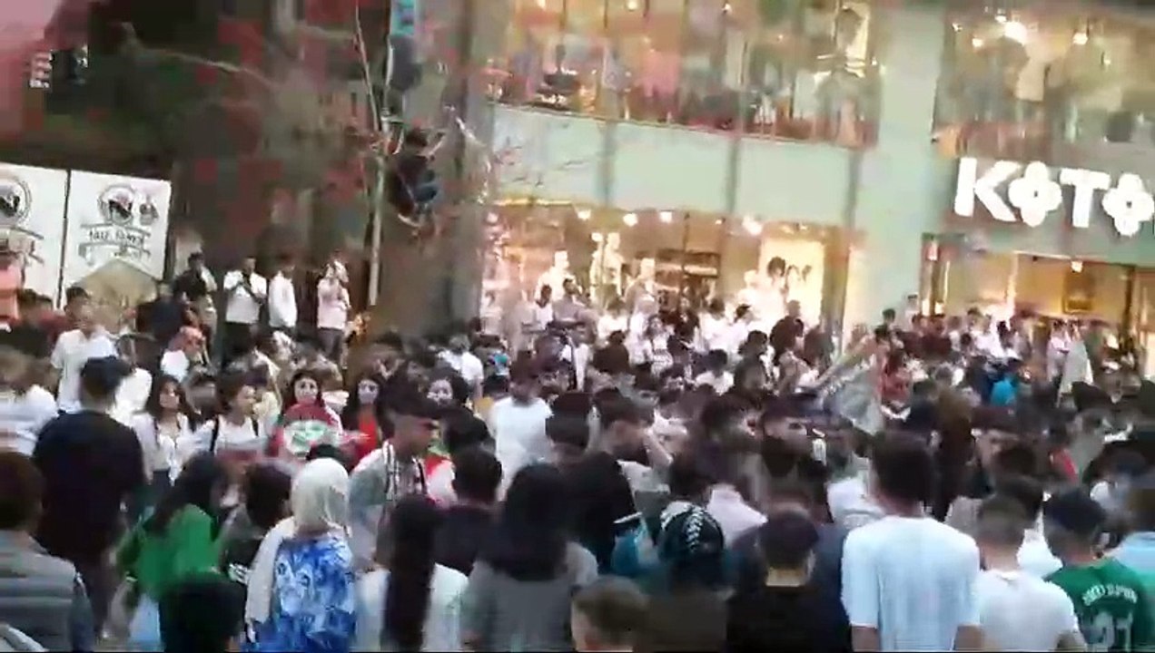 Diyarbakırlılar şampiyonluğu halaylarla kutluyor