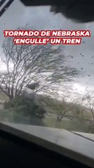 El impactante momento en que el tornado se 'engulle' a un tren grabado desde dentro