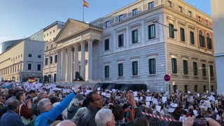 Miles de personas se manifiestan por la democracia en Madrid: 