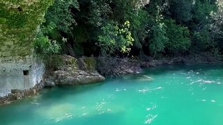 Nos plus belles gorges du  sud de la France✨  @joli.fouillis  #petitmauda #adresse #spot #guide #pepite #suddelafrance #plusbelleriviere #riviere #partirenfrance #decouvrirlesud