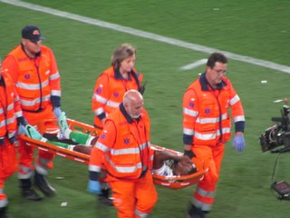 Bakambu se marcha lesionado