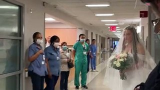 Novia celebra su boda en un hospital para que su padre enfermo estuviera presente 