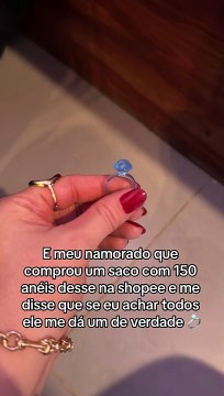 Maquiadora é desafiada a achar 150 anéis de plástico para ser pedida em casamento em SC