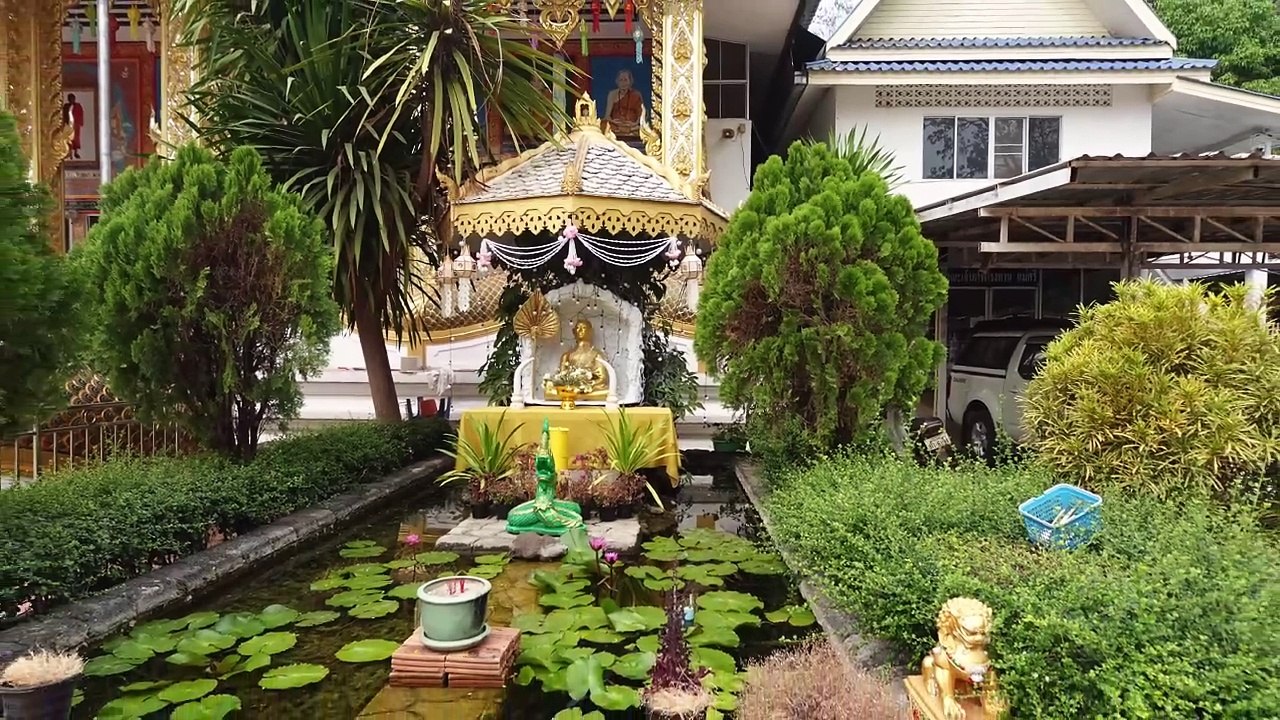 Alleine in die Bambus-Höhle. Eine ganz besondere Höhle und ein wirklich aussergewöhnliches Kloster.