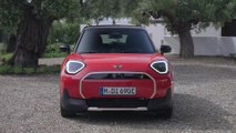 Der neue MINI Aceman - Das Exterieur - Ausdrucksstarker Crossover mit kompakten Proportionenan den Fahrzeugseiten