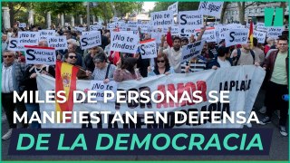 Miles de personas se manifiestan frente al Congreso en defensa de la democracia en vísperas del anuncio de Sánchez