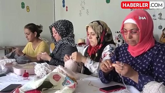 Depremzede Kadınların Elinden Çıkan Amigurumi Bebekler, 300 ile Bin 300 TL Arasında Alıcı Buluyor