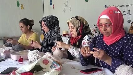 Depremzede kadınların elinden çıkan amigurumi bebekler, 300 ile bin 300 TL arasında alıcı buluyor
