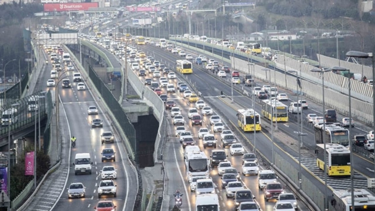 Trafikte pazartesi ve yağmur sendromu