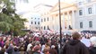 Miles de personas se manifiestan frente al Congreso a la espera de la decisión de Sánchez