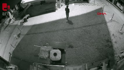 Beypazarı'nda, iş yerinden şemsiye çalan hırsız kamerada