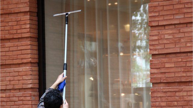 LVMH, Hermès, Kering… les géants du luxe du CAC 40 font le grand écart en Bourse, que faire ?