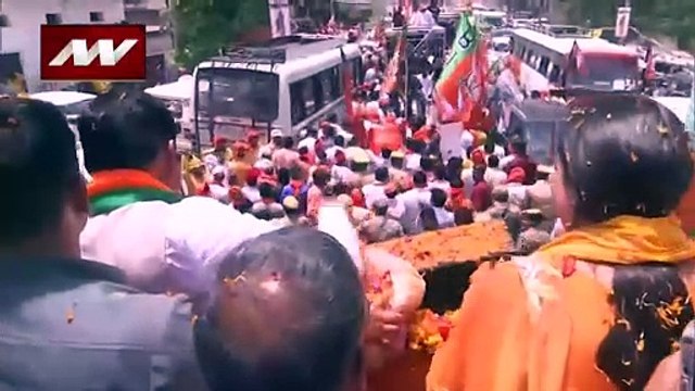 Smriti Irani Road Show : Amethi में केंद्रीय मंत्री स्मृति ईरानी का रोड शो