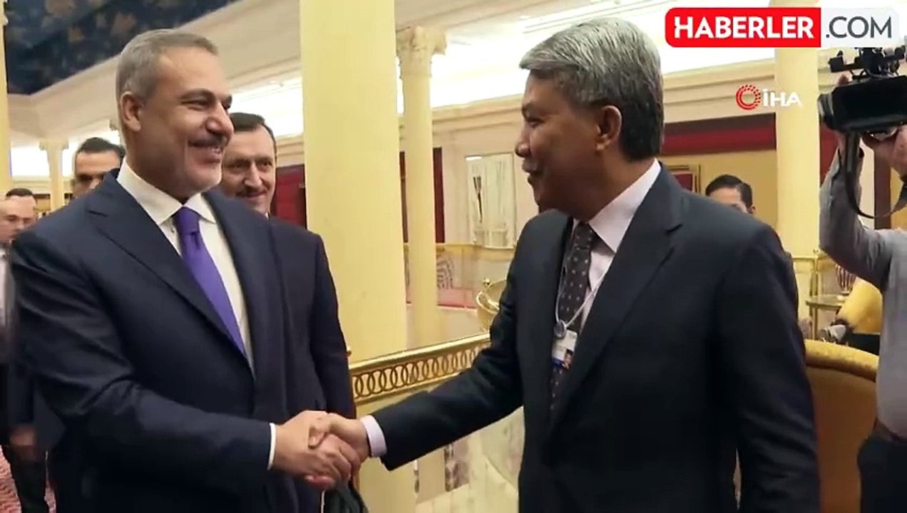 Bakan Fidan, Malezya Başbakanı İbrahim ile görüştü