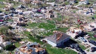 Tornado devastates neighbourhood in Elkhorn, Nebraska