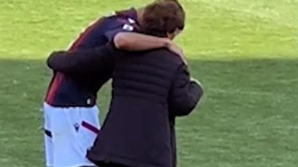 Video, Orsolini in campo con la nonna dopo Bologna-Udinese