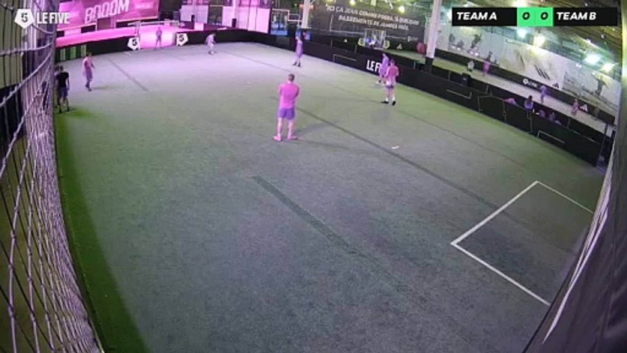 COMMISARIAT DU 12EME 29/04 à 11:12 - Football Terrain 2 (LeFive Créteil)