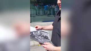 El artista de Múnich que retrata a los jugadores del Madrid para conseguir su firma