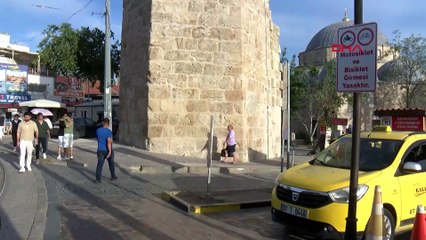 Türkiye'nin tarihi saat kulesinde Bayrak krizi