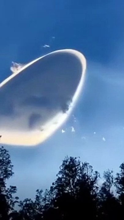  #Chine : D'étranges phénomènes aériens à Dali, Yunnan Un mystérieux phénomène aérien a été capturé en vidéo à Dali, dans le Yunnan,