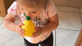 Youngster tries lemon juice for the 1st time, gives it a brutally honest 'thumbs down'