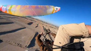 États-Unis : ce youtubeur survit au crash de son paramoteur en plein désert et a tout filmé