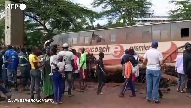 Crolla una diga in Kenya, almeno quaranta morti