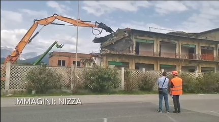 Marina di Massa, via alla demolizione dell'ex colonia dell'Ugo Pisa