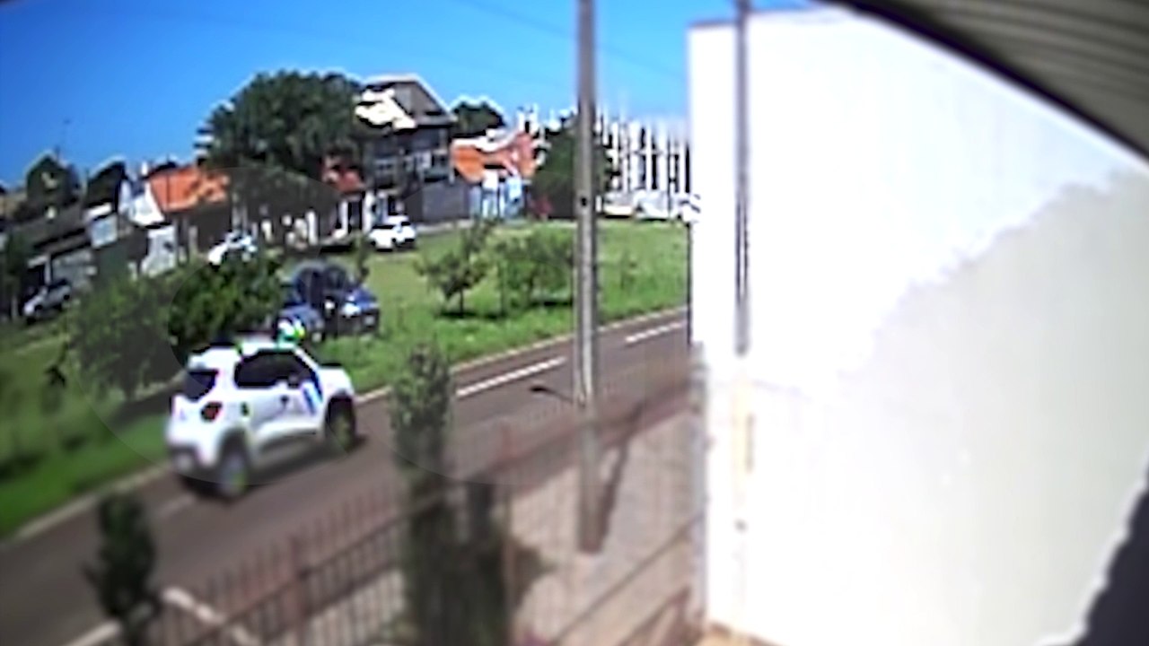 Câmera flagra momento em que homem é atropelado por caminhão no Parque Verde