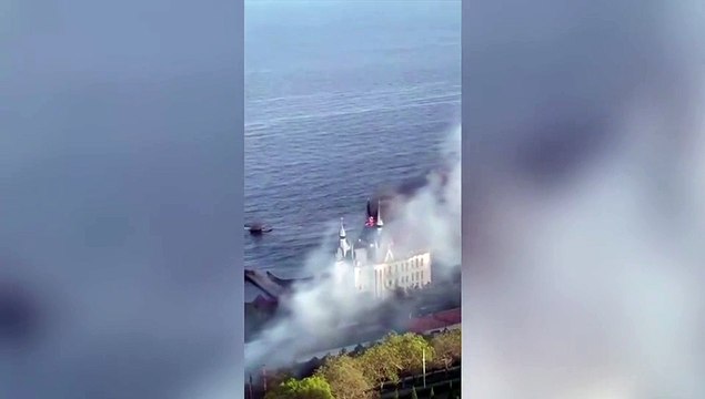 Colpito dai missili russi il castello di Kivalov a Odessa