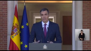 Sanchez annuncia che non si dimetterà, le proteste dell'opposizione