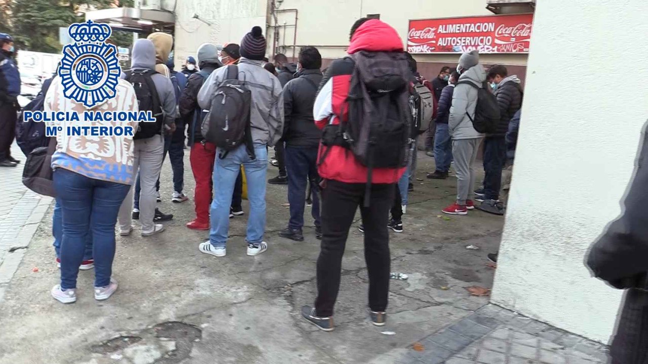 Redada policial en Plaza Elíptica contra la explotación laboral de inmigrantes ilegales