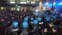 Torino, manifestanti caricati dalla polizia in via Verdi