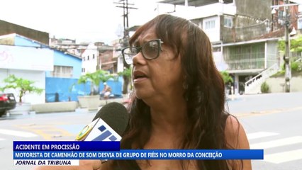 Motorista de caminhão de som desvia de grupo de fiéis no Morro da Conceição