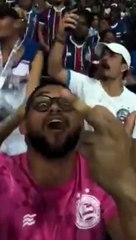 Torcedor do Bahia publica vídeo com cânticos homofóbicos após partida contra o Grêmio; veja vídeo