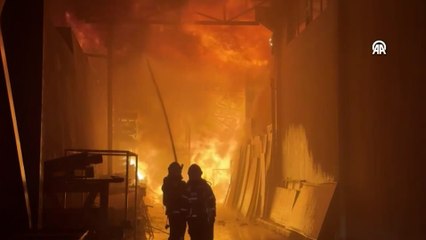 Ahşap fabrikasında yangın