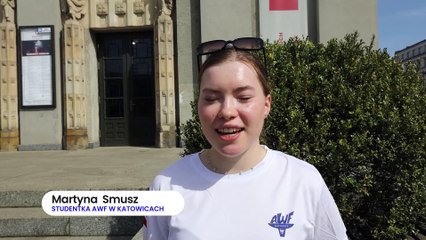 Pokaz taneczny studentów przed Teatrem Śląskim w Katowicach