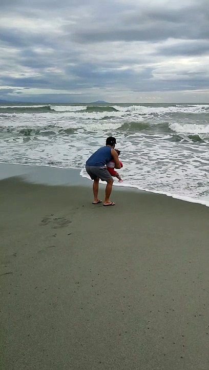 ayaw ng umalis sa dagat
