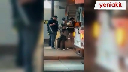 ABD polisinden alçaklık! Zorla başlarını açtılar