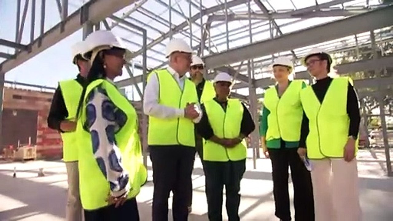 PM Anthony Albanese visits Alice Springs for first time since youth curfew