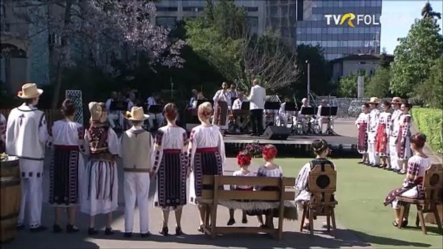 Lorena Nechifor Oltean - La Nistru, la margioara (Tezaur folcloric de florii - TVR Folclor - 28.04.2024)