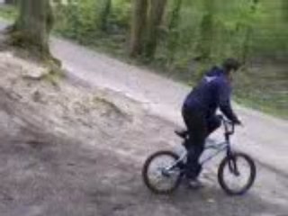 Vélo du 93(drift raté ds la boue)
