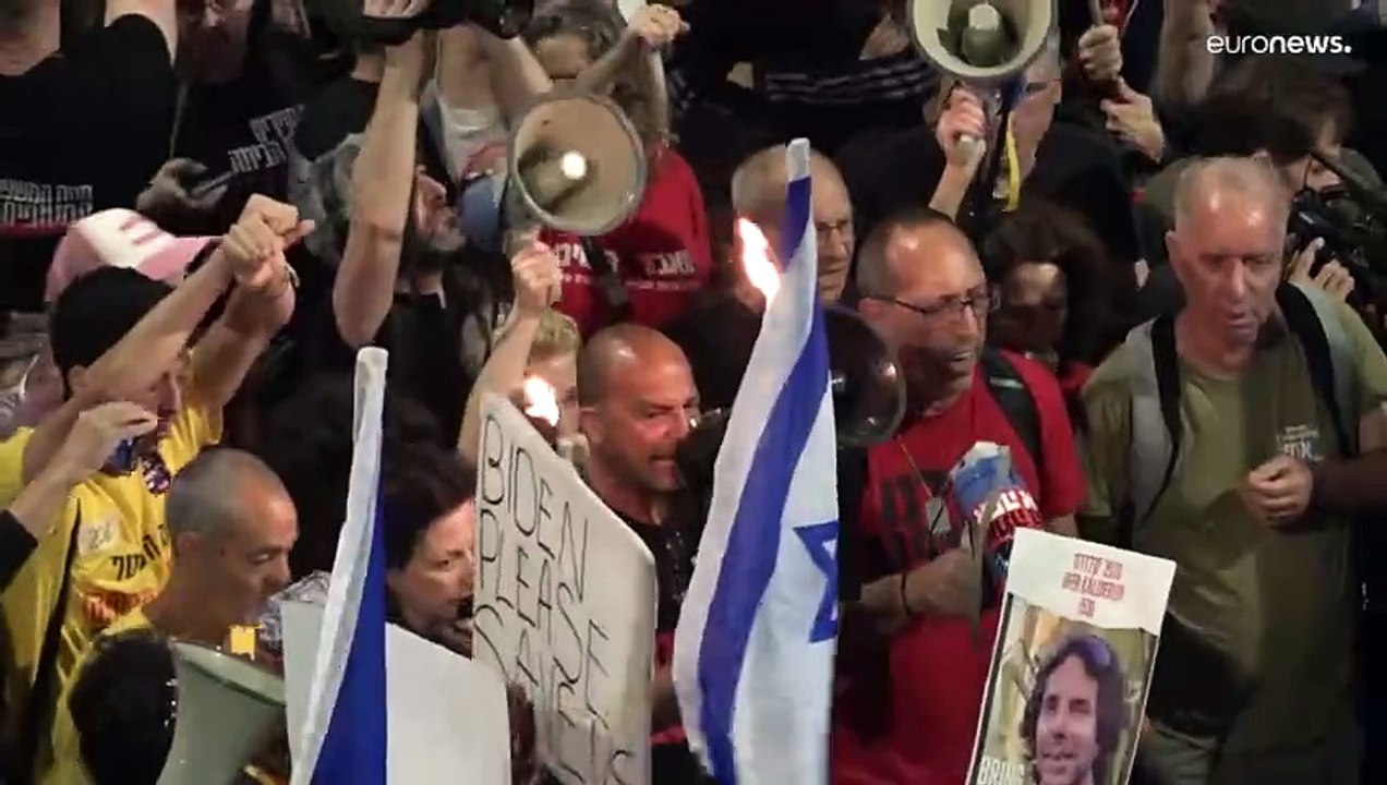 "رفح يمكنها الانتظار، الرهائن لا يمكنهم".. متظاهرون يغلقون الشوارع في تل أبيب